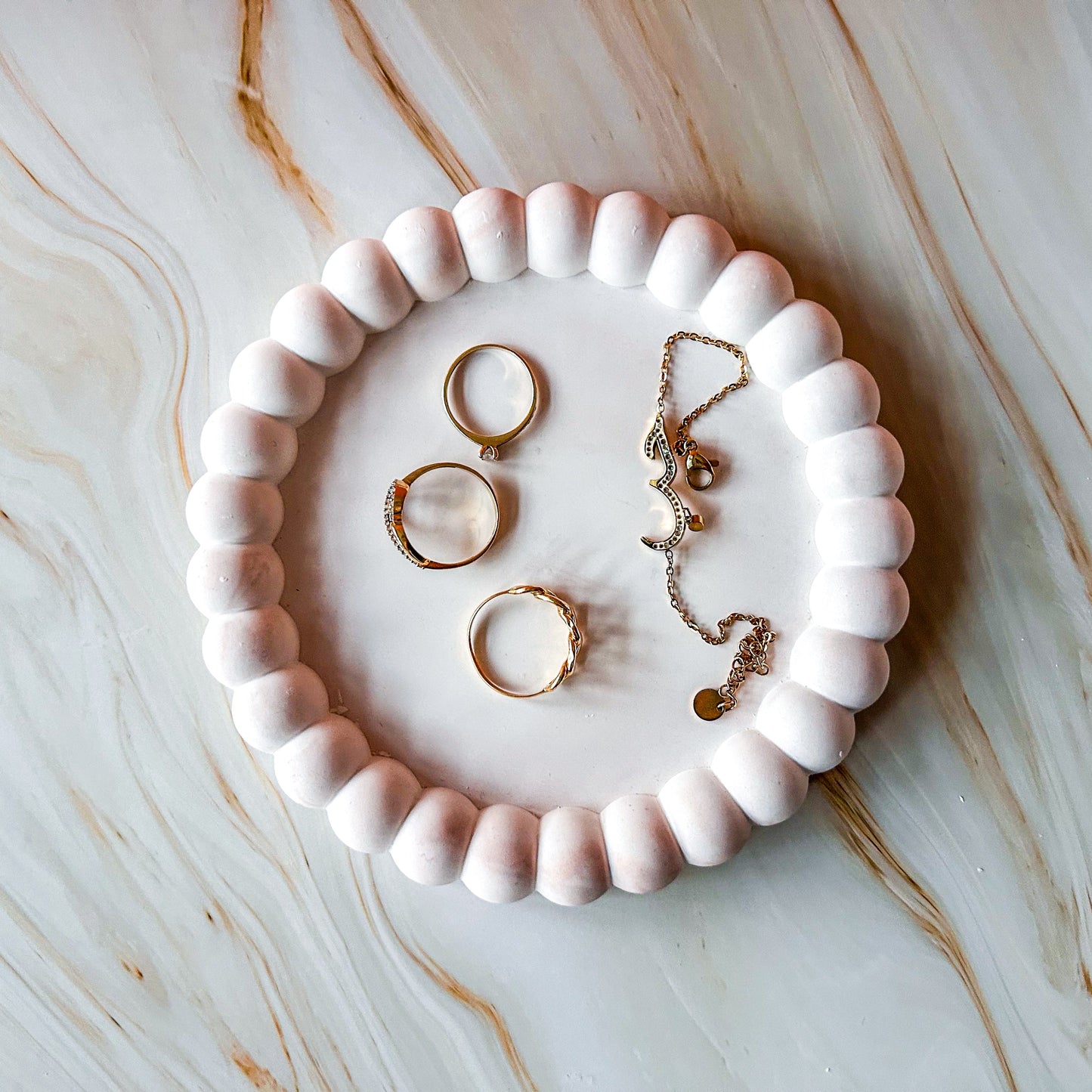 Plateau rond en plâtre – Élégance minimaliste, 14,3 cm