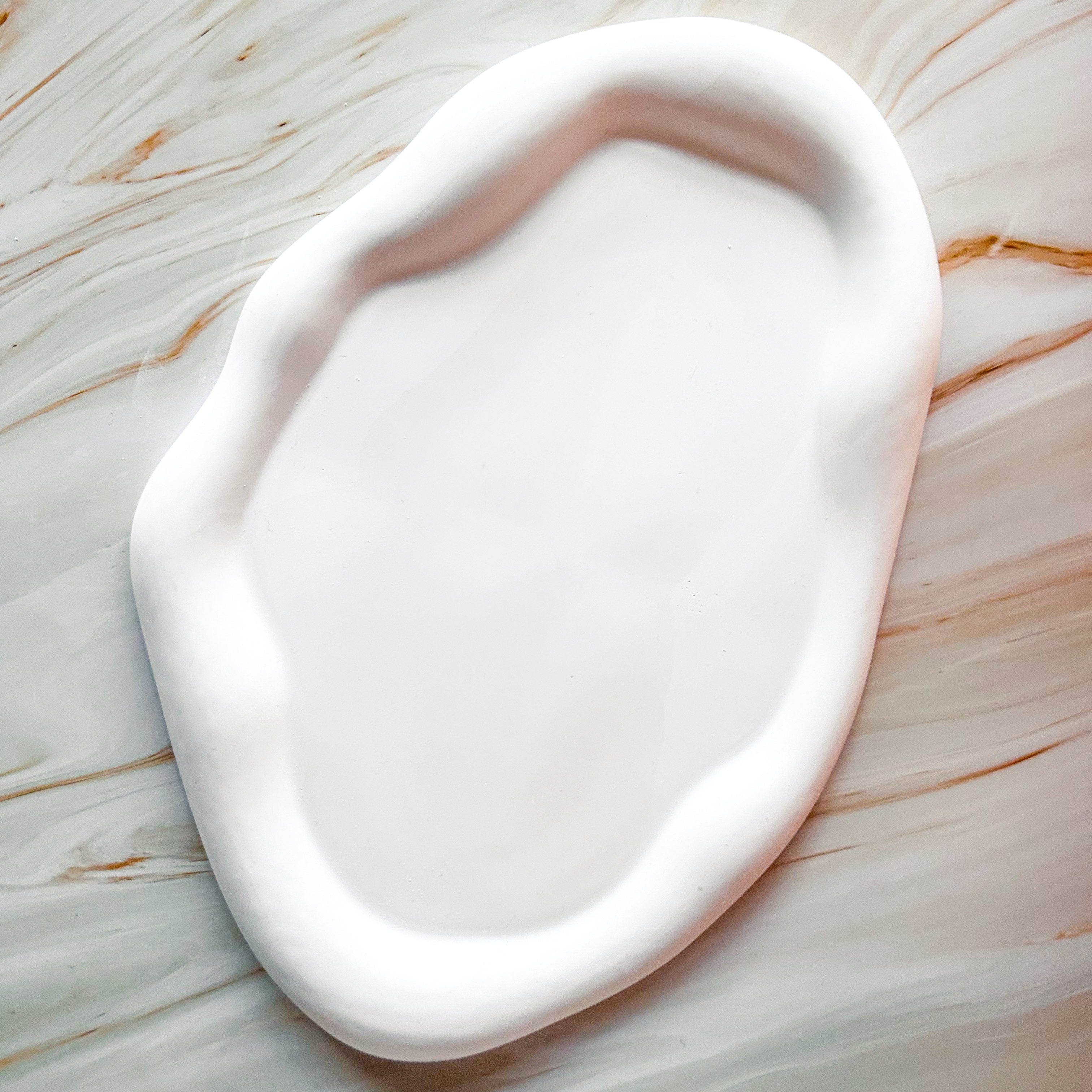 Plateau en plâtre – Forme nuage, 24,3 cm, Élégance minimaliste