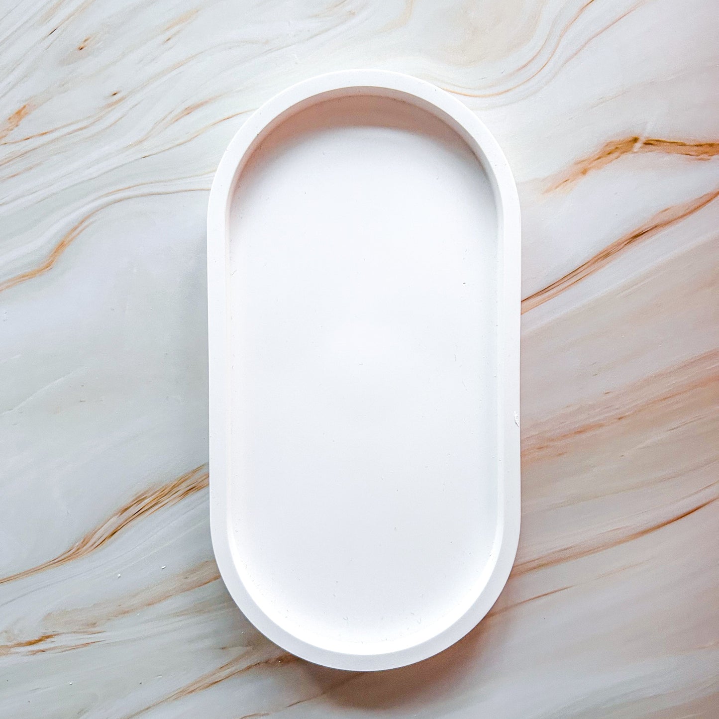 Plateau ovale en plâtre – Élégance minimaliste, 17,8 × 9,4 cm